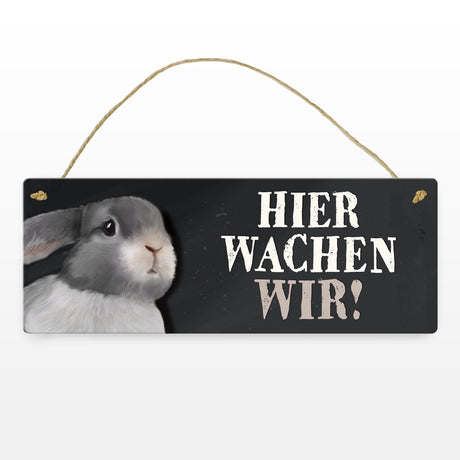 Metallschild mit Hase Motiv und Spruch: Hier wachen wir!