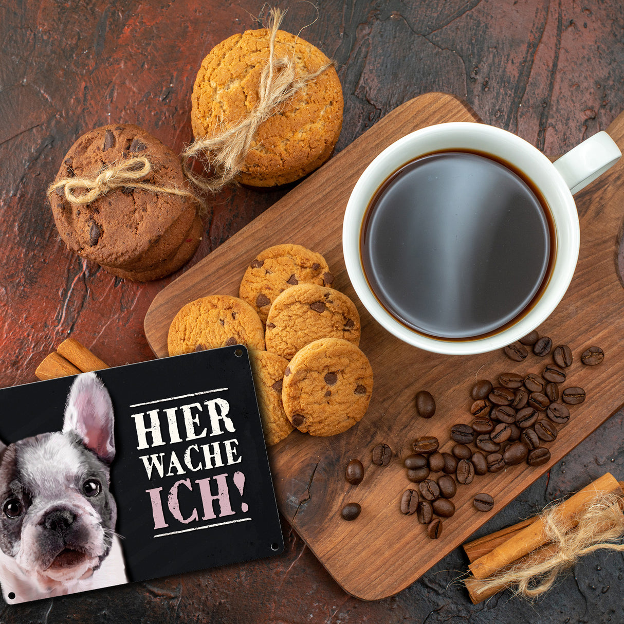 Metallschild mit Französische Bulldogge Motiv und Spruch: Hier wache ich!