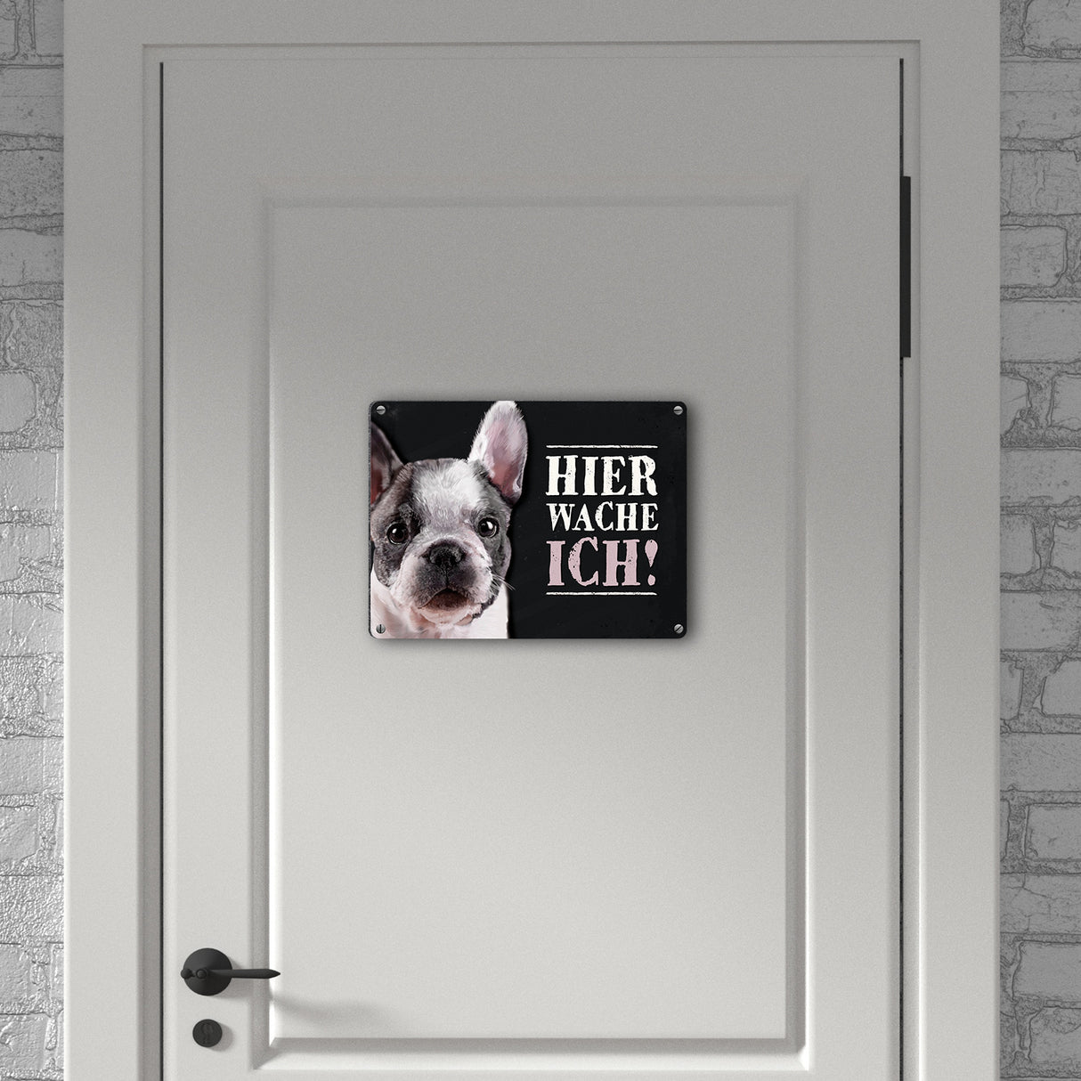 Metallschild mit Französische Bulldogge Motiv und Spruch: Hier wache ich!