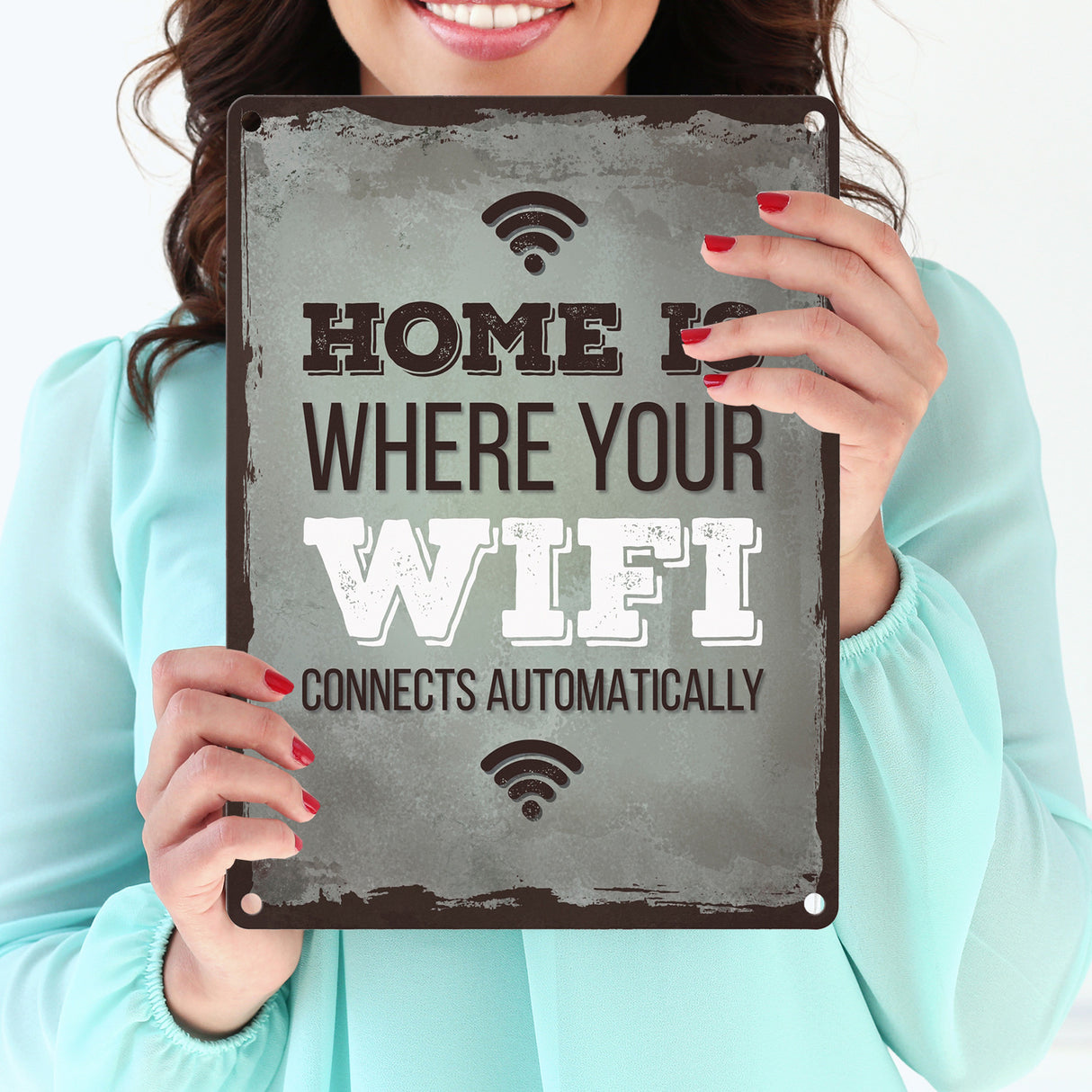 Metallschild mit Spruch: Home is where your wifi connects ...