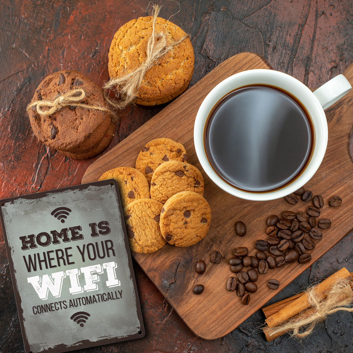 Metallschild mit Spruch: Home is where your wifi connects ...