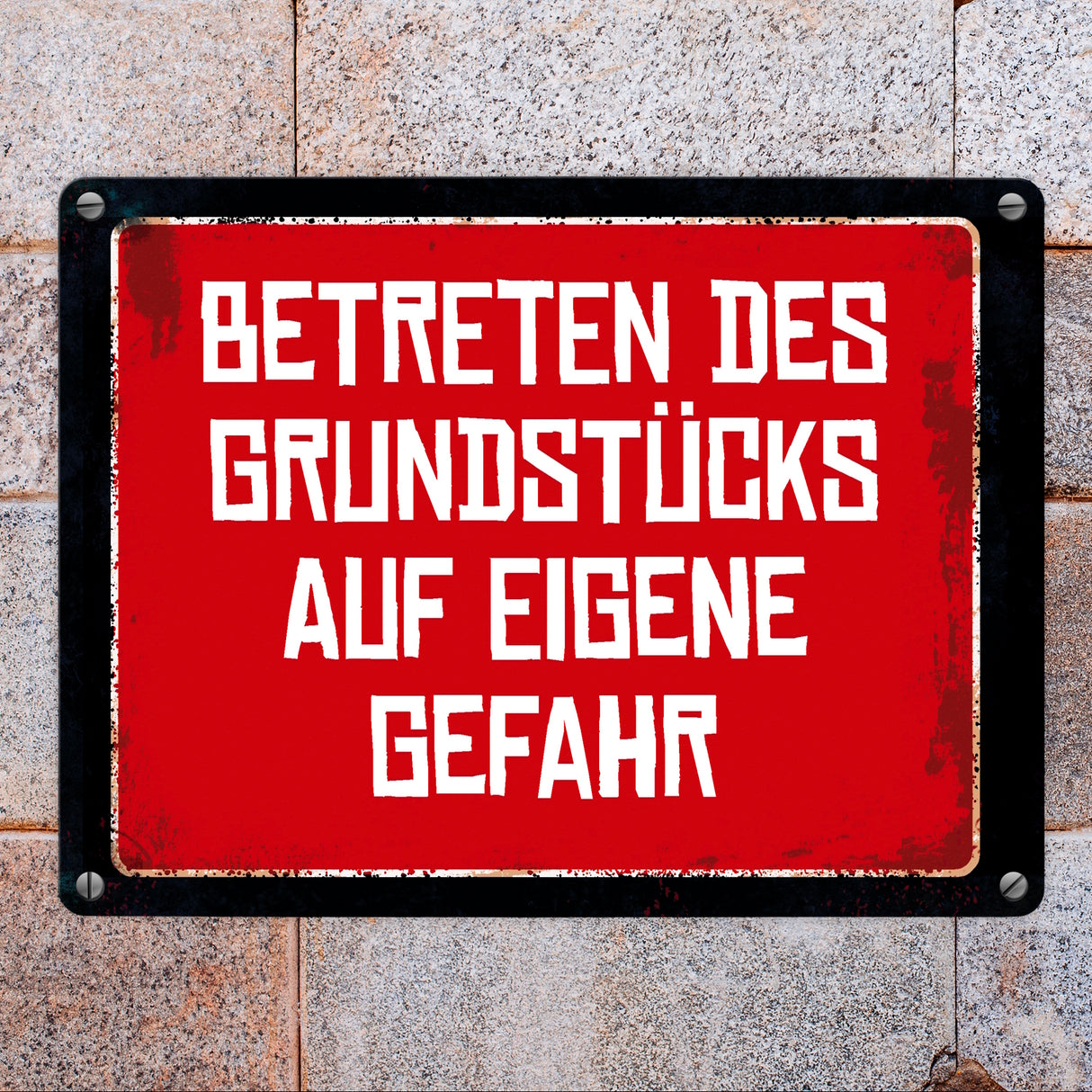 Betreten des Grundstücks auf eigene Gefahr Warn- und Hinweisschild im Used-Look