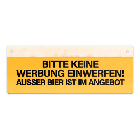 Metallschild mit Spruch: Bitte keine Werbung einwerfen! Außer Bier…