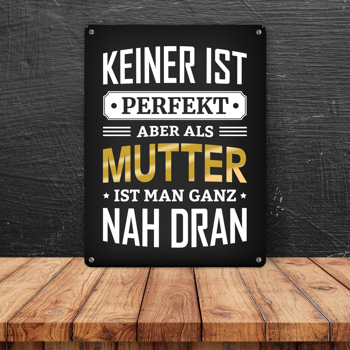 Metallschild mit Spruch: Keiner ist perfekt, aber als Mutter ist man ganz nah dran