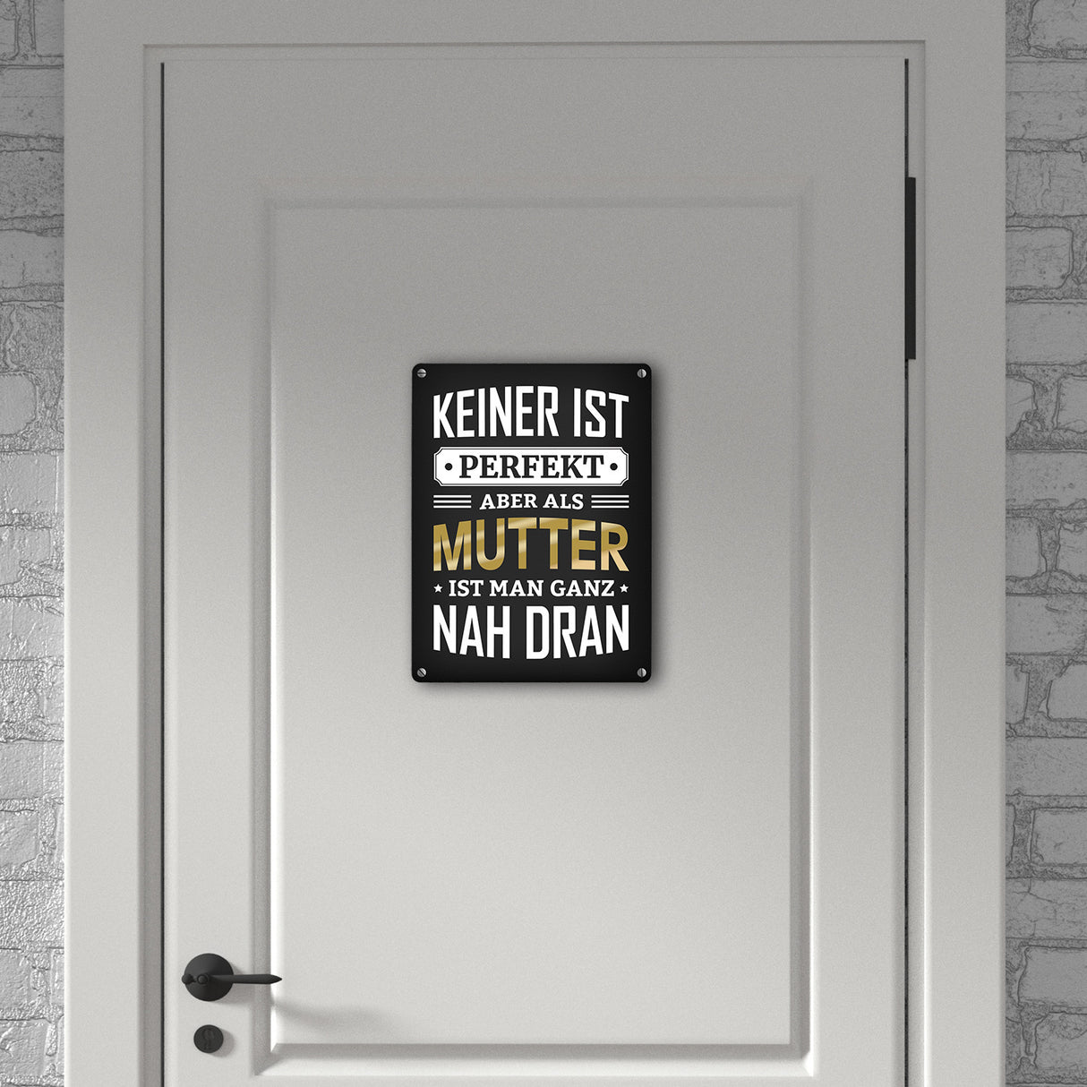 Metallschild mit Spruch: Keiner ist perfekt, aber als Mutter ist man ganz nah dran