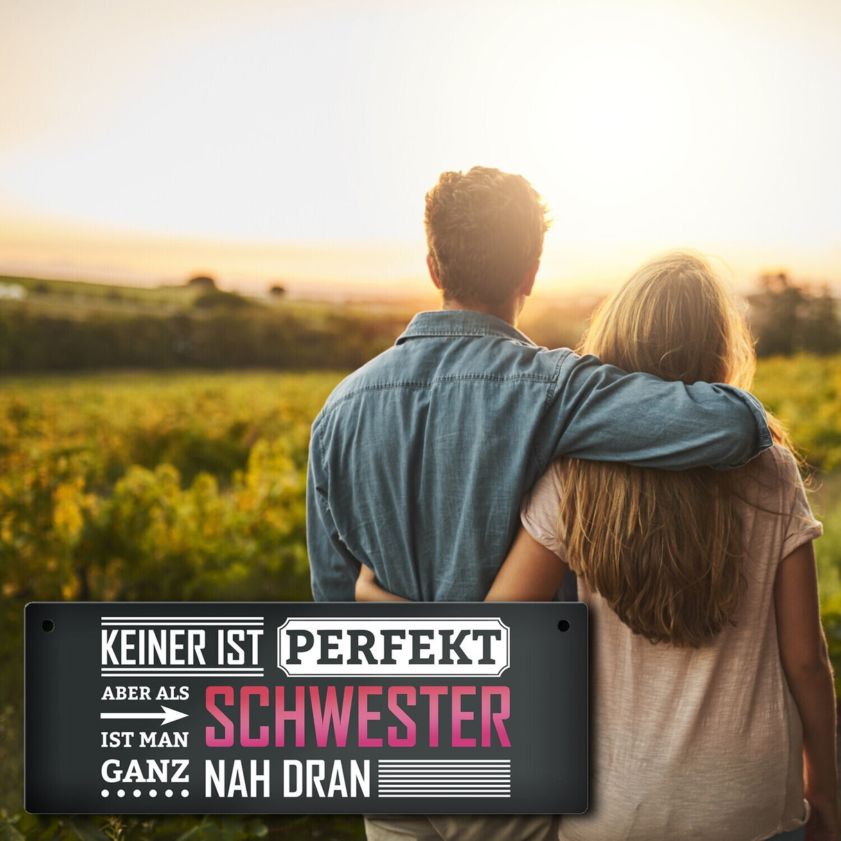 Metallschild mit Spruch: Keiner ist perfekt, aber als Schwester ist man ganz nah dran