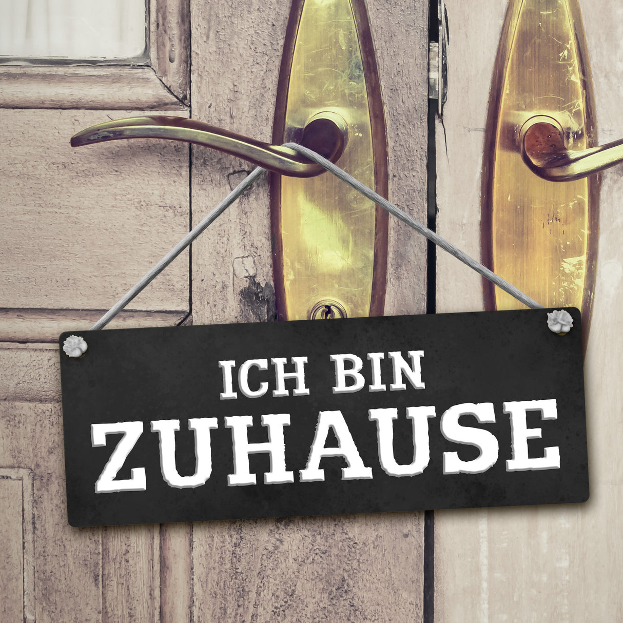 Feuerwehrmann ist im Einsatz oder Zuhause Wendeschild mit Kordel