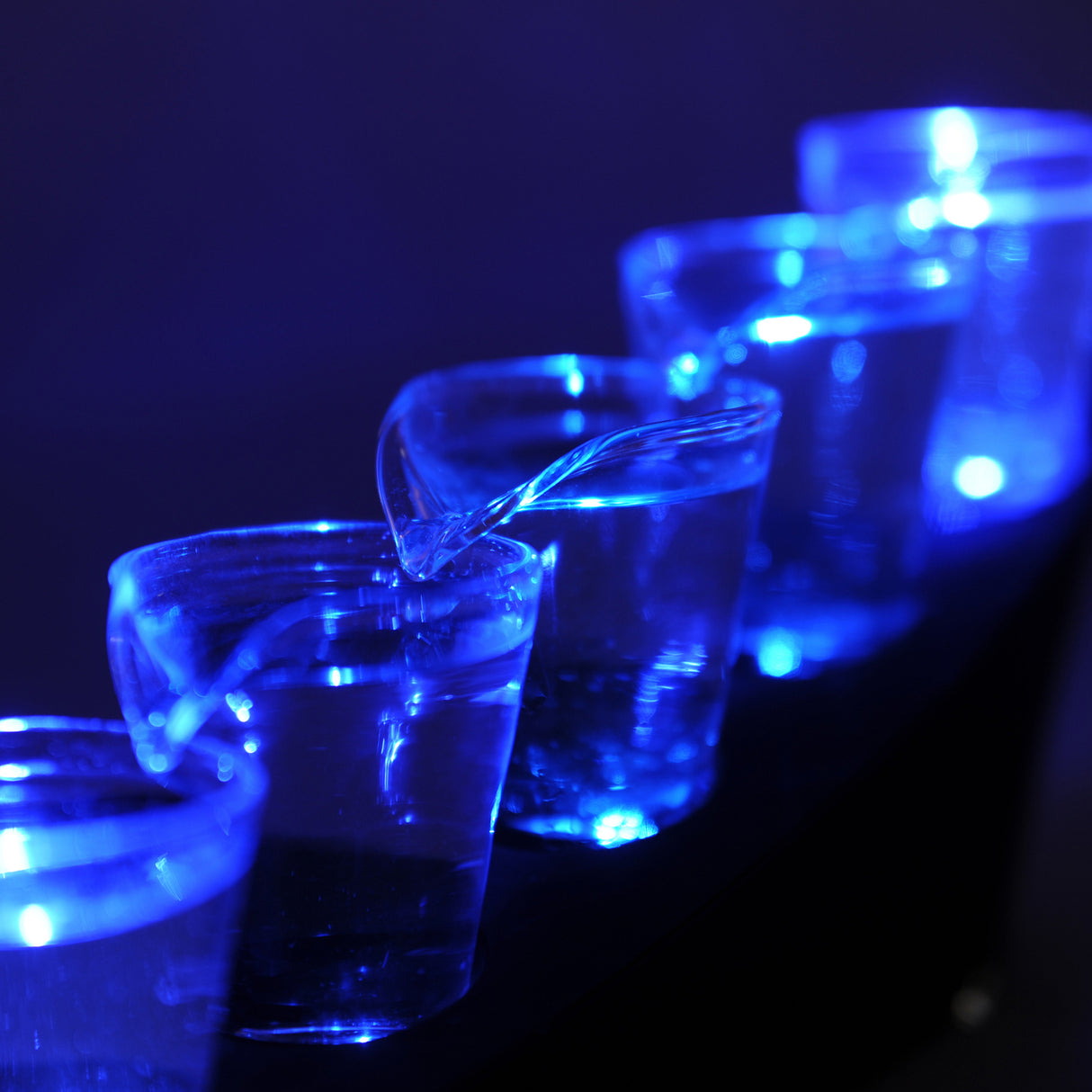Domino Shots Schnapsgläser im 5er Set mit LED-Ständer