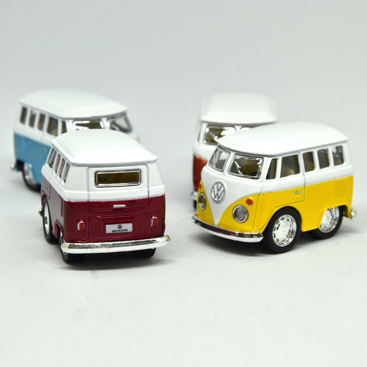 Volkswagen VW T1 Bus Comic Style Modellauto in rot mit Rückziehmotor