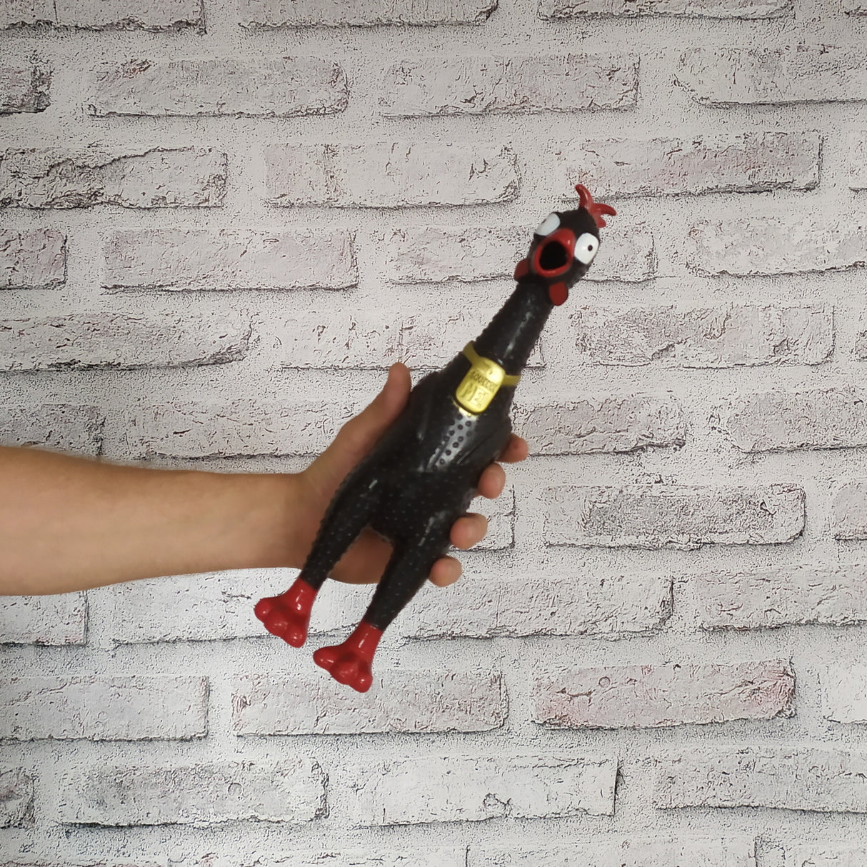 Gummihuhn Stressball mit lustigem Sound in schwarz