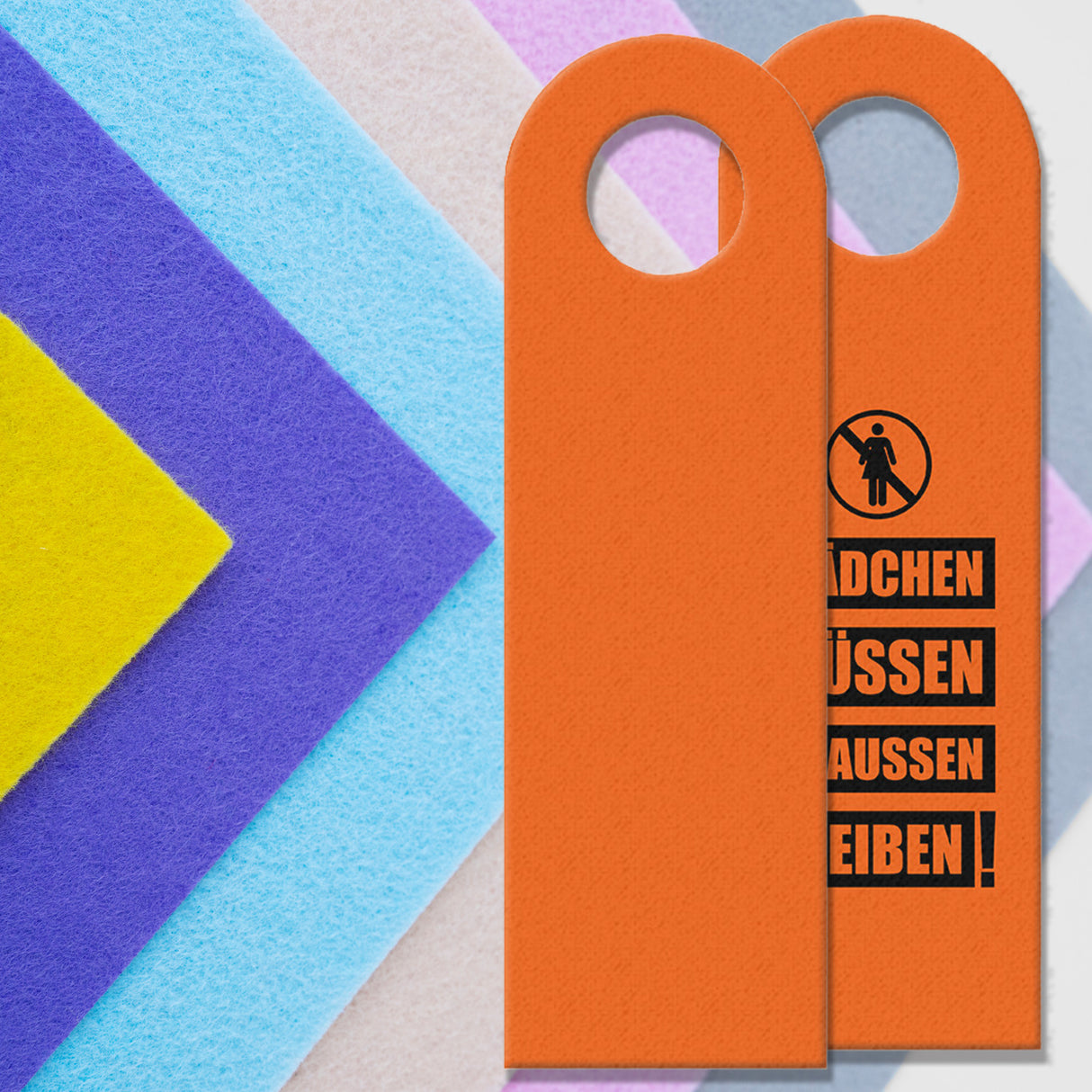 Kinderzimmer Türhänger in Orange mit Spruch: Mädchen müssen draussen bleiben