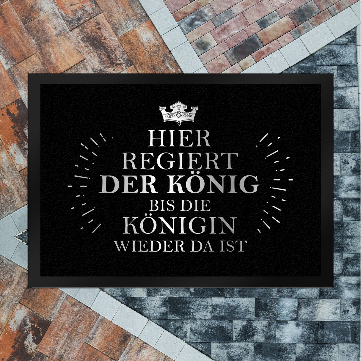 Hier regiert der König bis die Königin wieder da ist Fußmatte