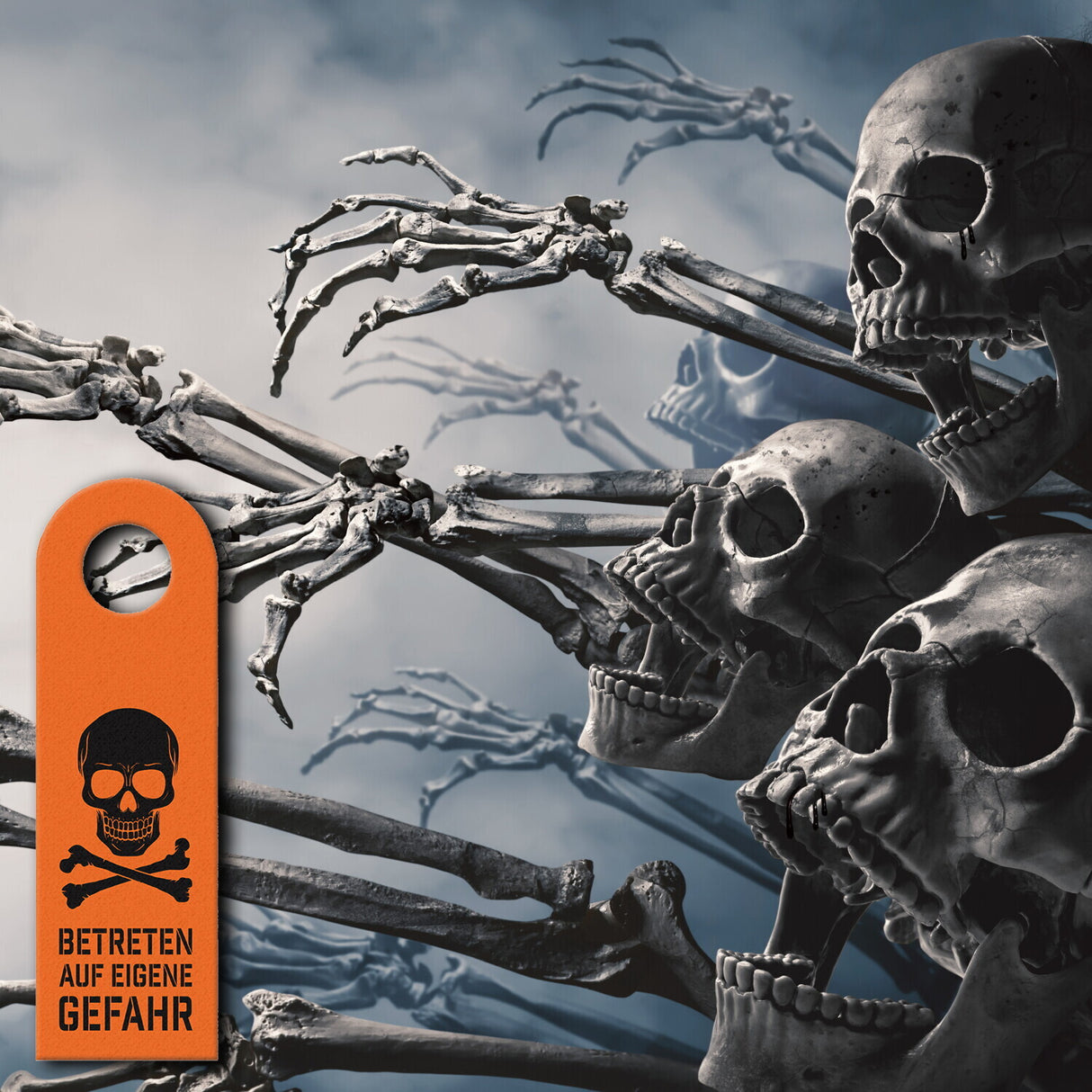 Betreten auf eigene Gefahr Türhänger mit Totenkopf Motiv in Orange