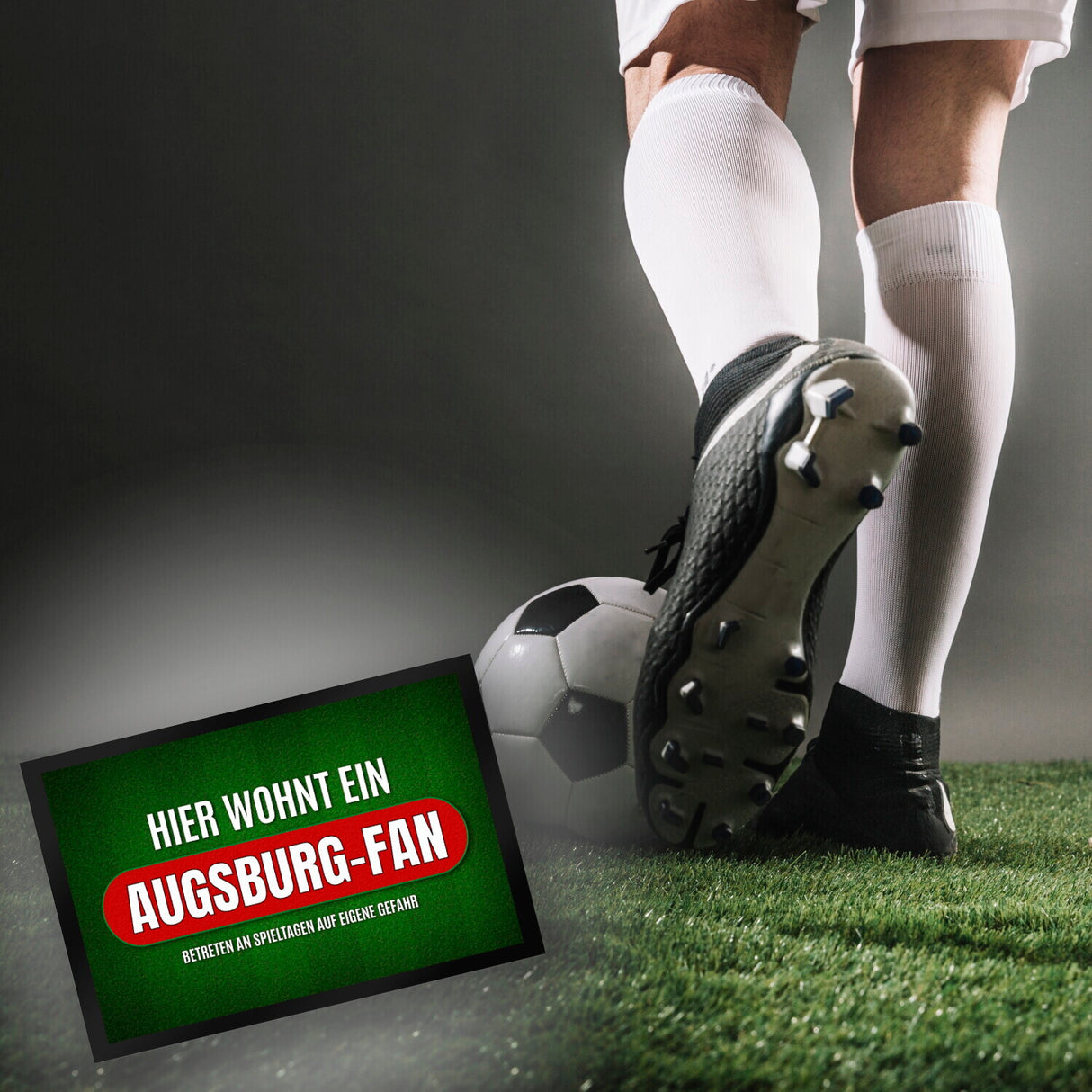 Hier wohnt ein Augsburg-Fan Fußmatte mit Rasen Motiv