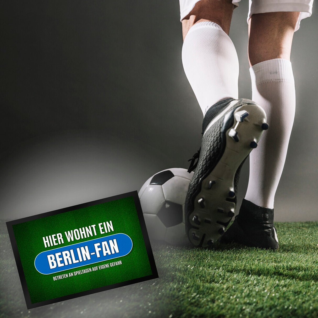 Hier wohnt ein Berlin-Fan Fußmatte mit Rasen Motiv