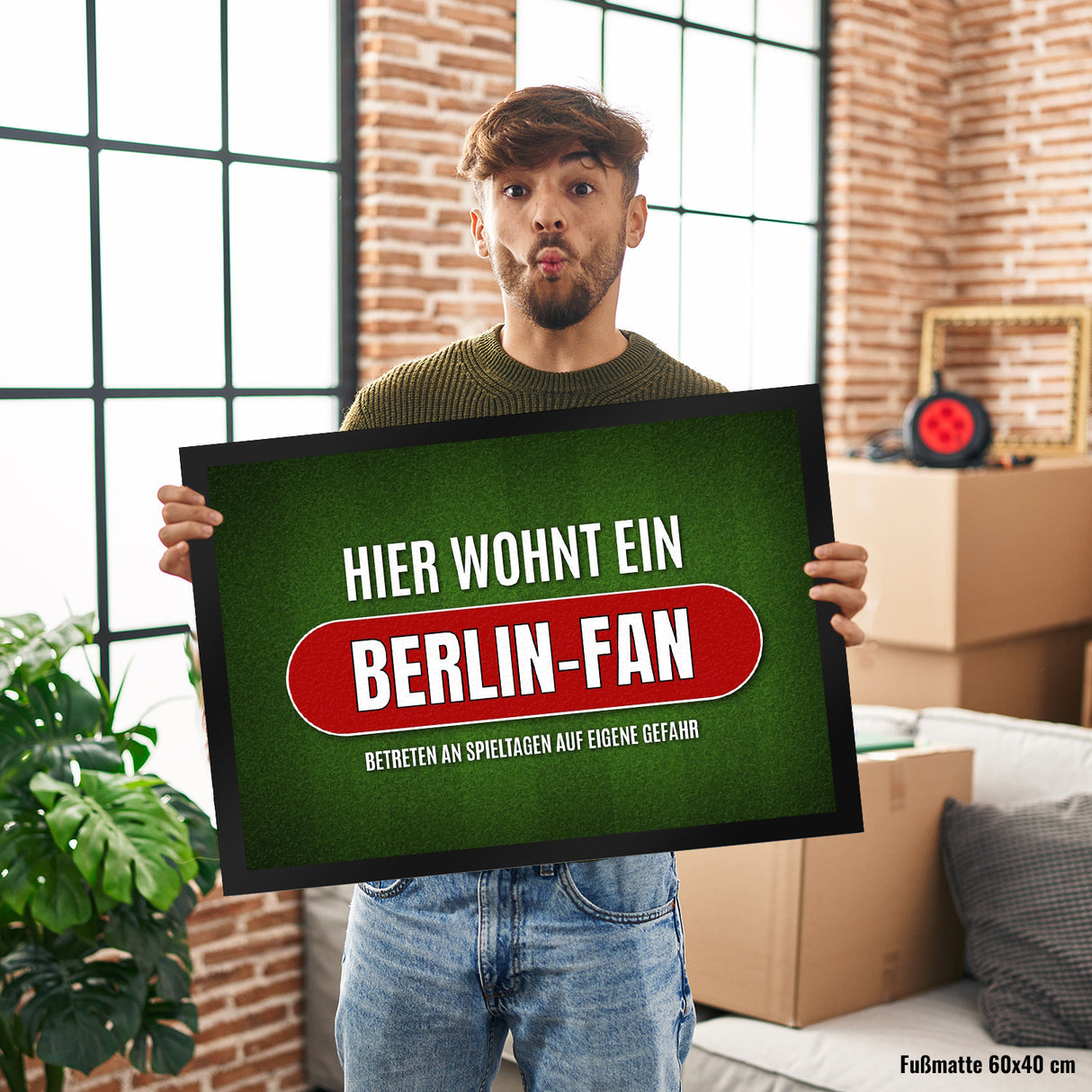 Hier wohnt ein Berlin-Fan Fußmatte mit Rasen Motiv