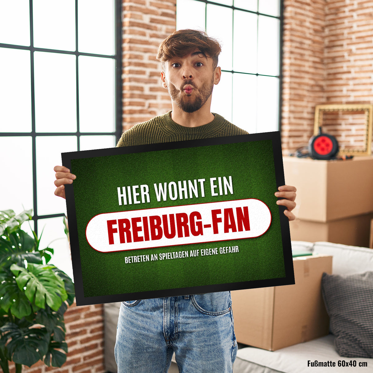 Hier wohnt ein Freiburg-Fan Fußmatte mit Rasen Motiv