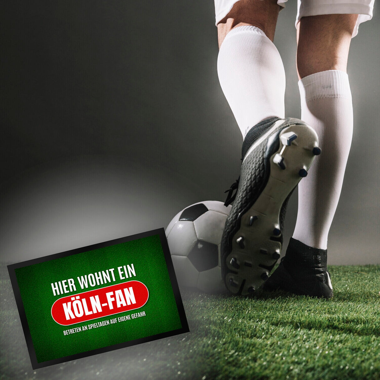 Hier wohnt ein Köln-Fan Fußmatte mit Rasen Motiv