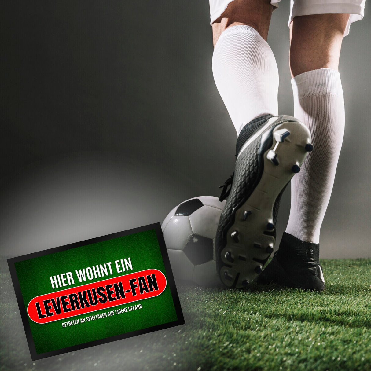 Hier wohnt ein Leverkusen-Fan Fußmatte mit Rasen Motiv