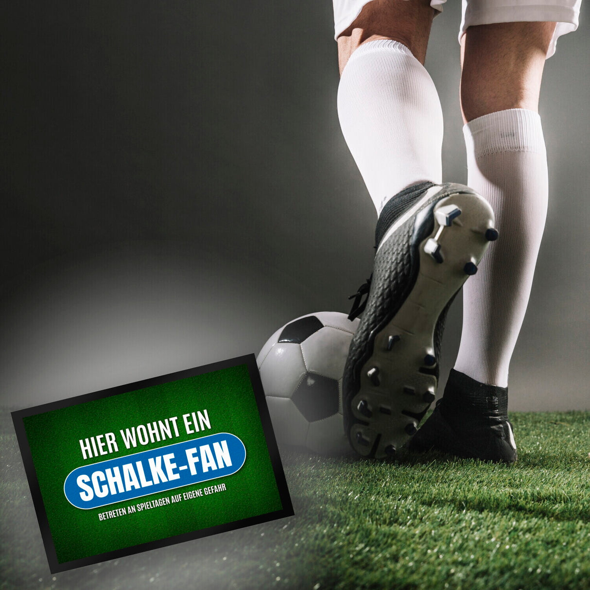 Hier wohnt ein Schalke-Fan Fußmatte mit Rasen Motiv