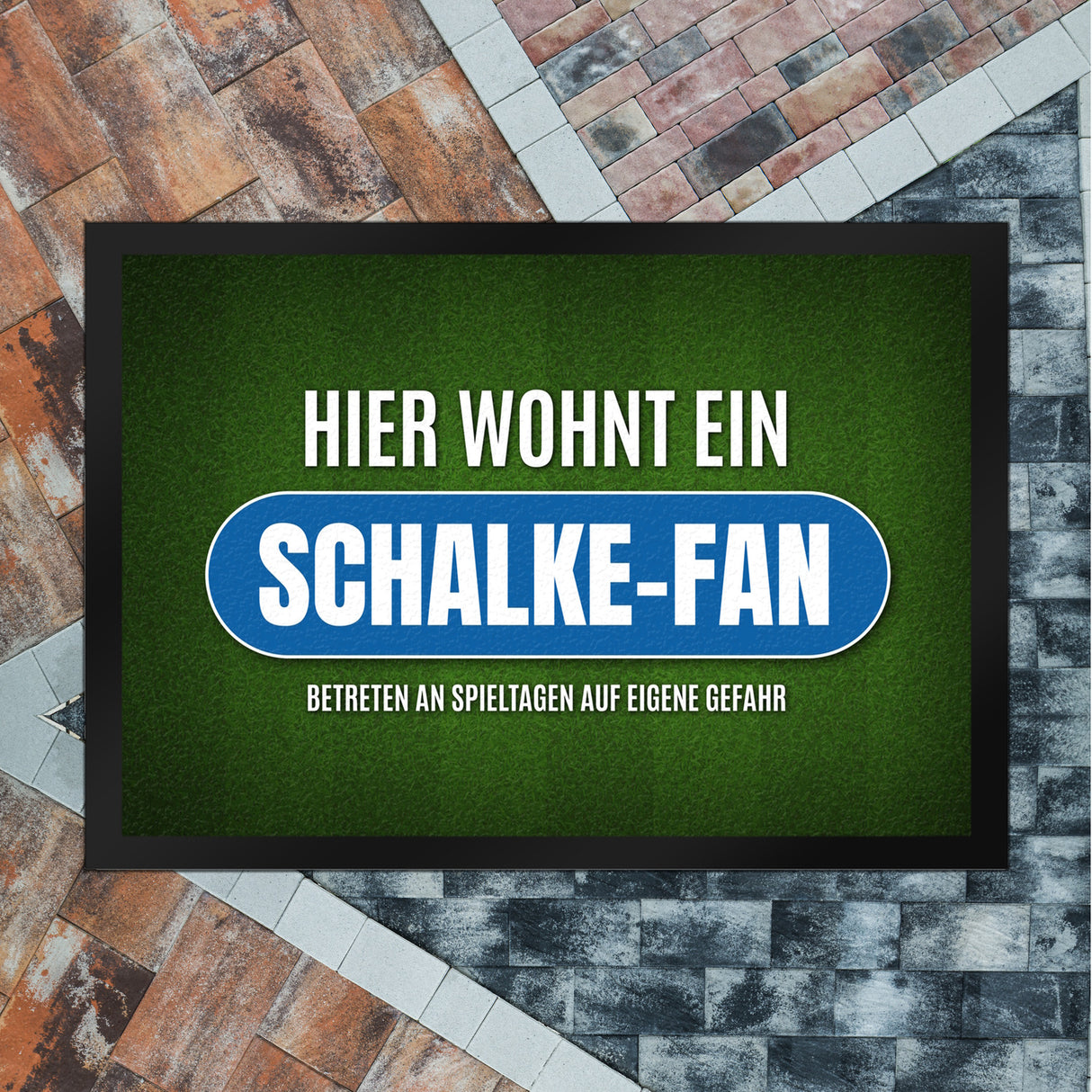 Hier wohnt ein Schalke-Fan Fußmatte mit Rasen Motiv