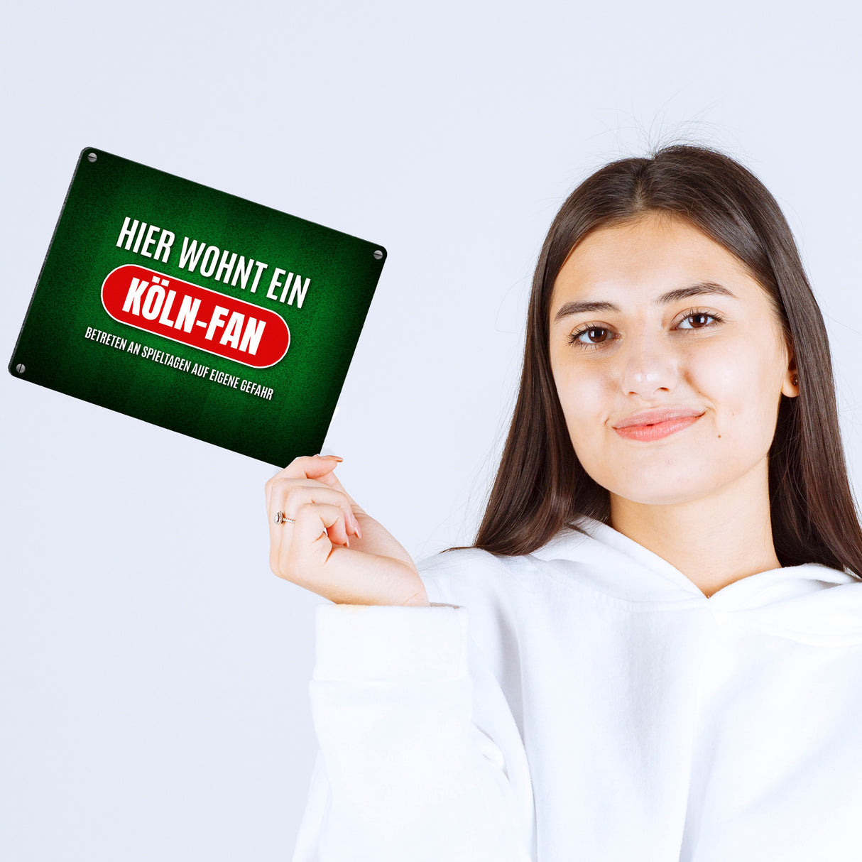 Hier wohnt ein Köln-Fan Metallschild mit Rasen Motiv