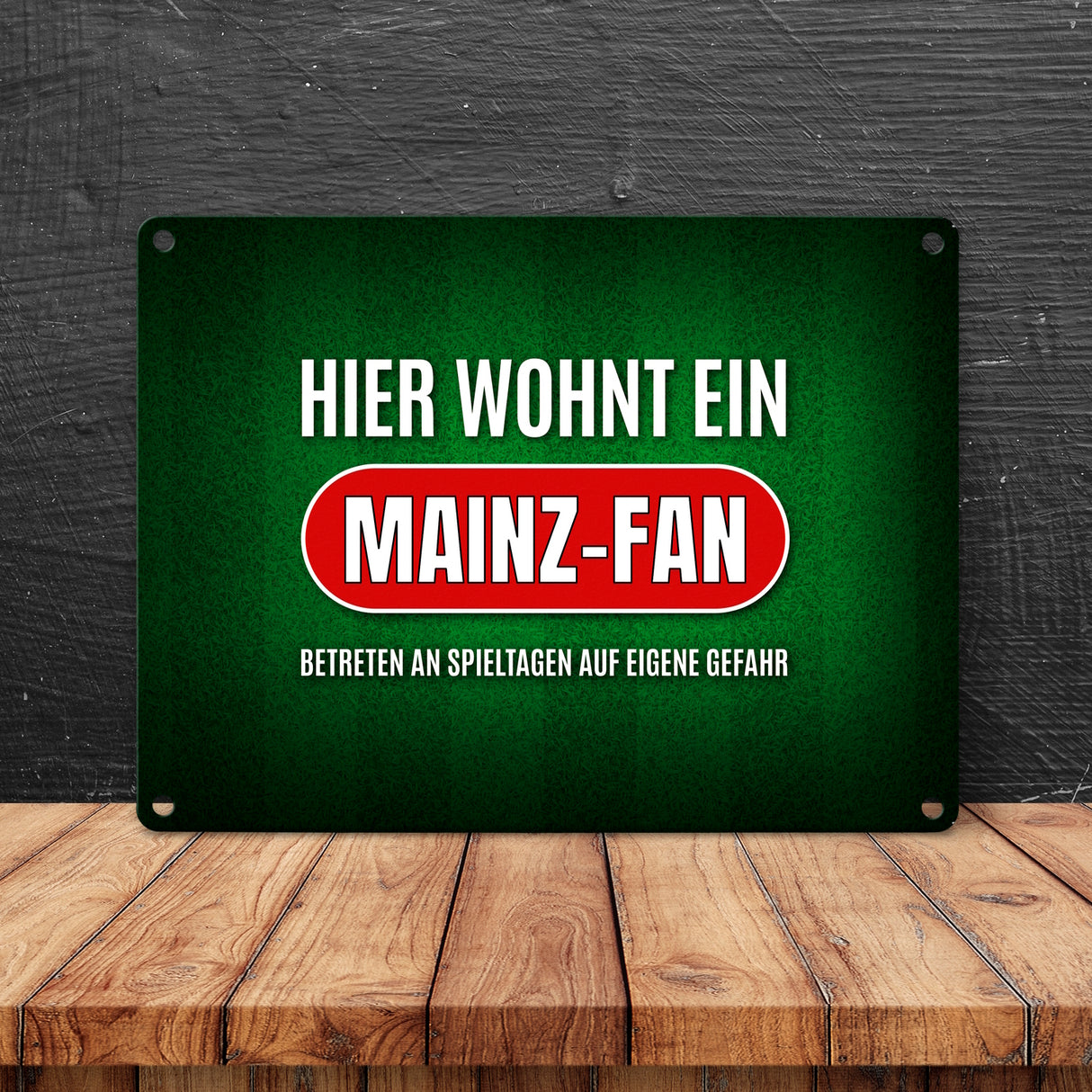 Hier wohnt ein Mainz-Fan Metallschild mit Rasen Motiv