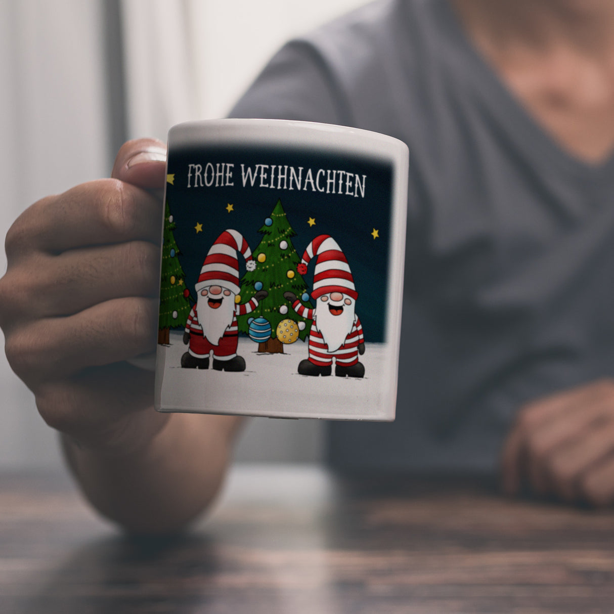 Frohe Weihnachten Kaffeebecher mit Wichtel Motiv