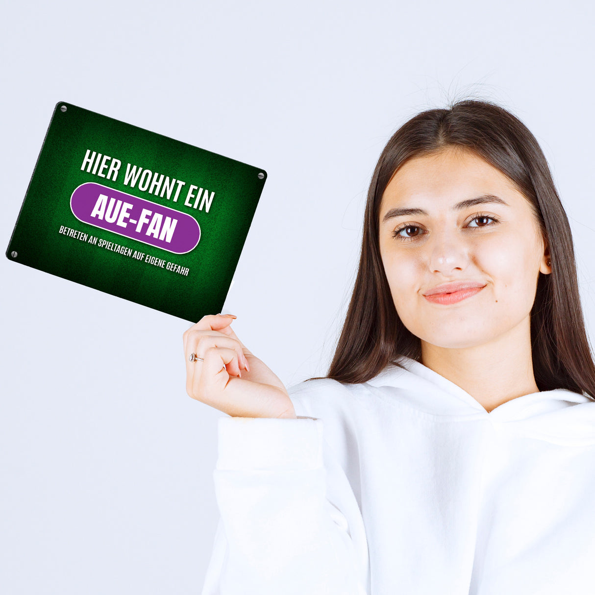 Hier wohnt ein Aue-Fan Metallschild mit Rasen Motiv