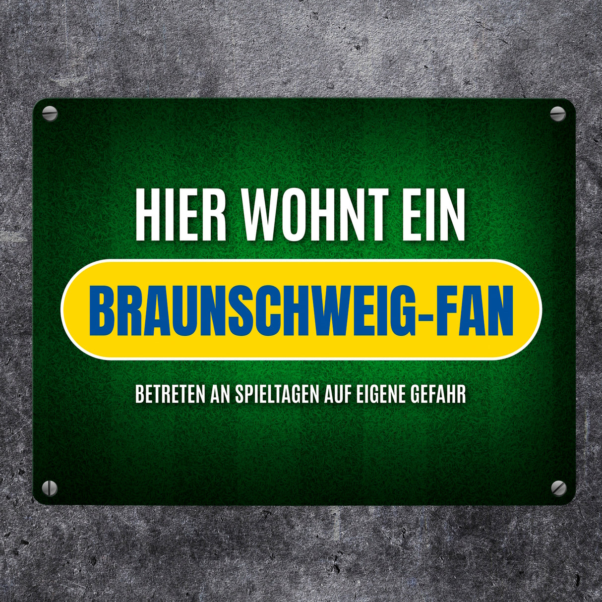 Hier wohnt ein Braunschweig-Fan Metallschild mit Rasen Motiv