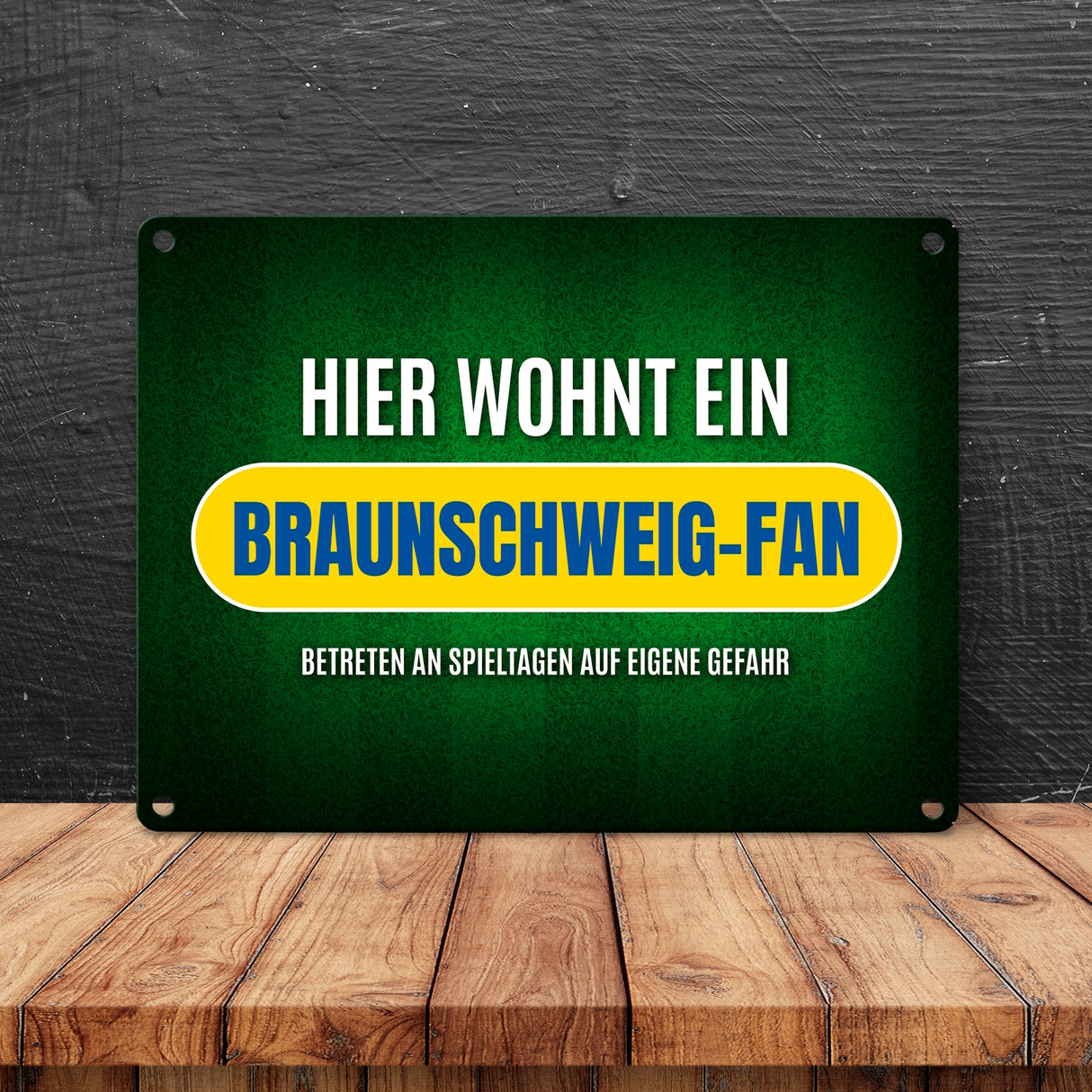Hier wohnt ein Braunschweig-Fan Metallschild mit Rasen Motiv