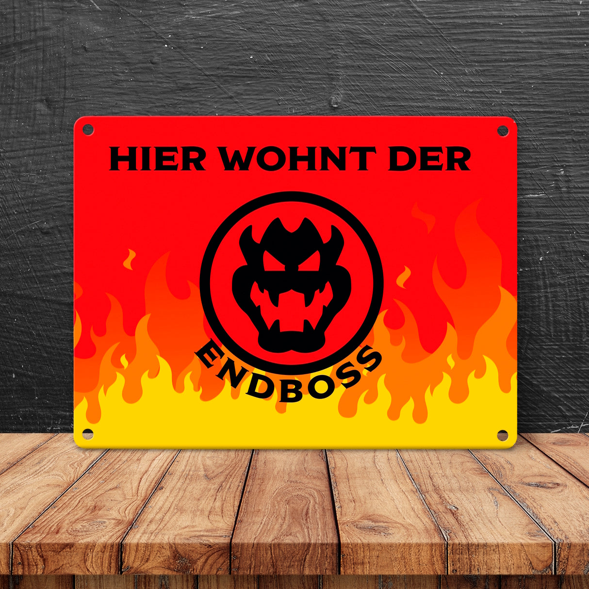 Hier wohnt der Endboss Metallschild mit Flammenmotiv