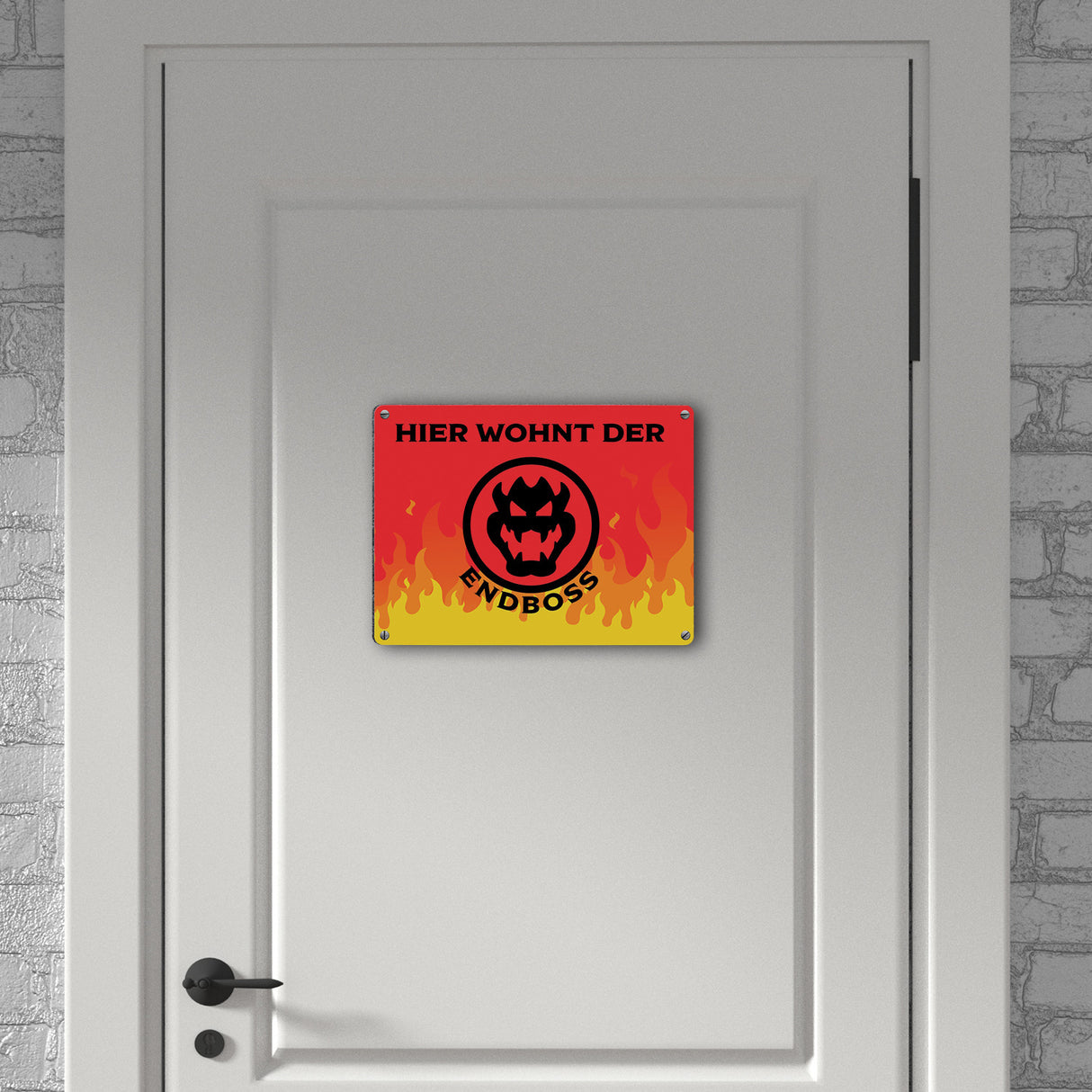 Hier wohnt der Endboss Metallschild mit Flammenmotiv