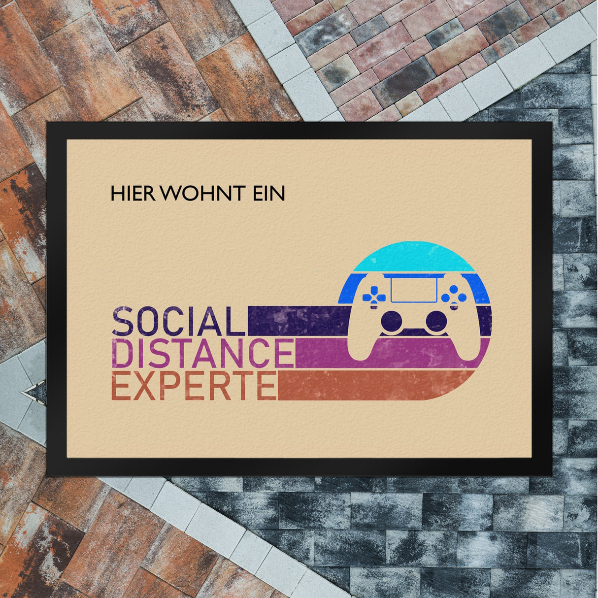Hier wohnt ein Social Distance Experte Fußmatte mit Gamer-Motiv