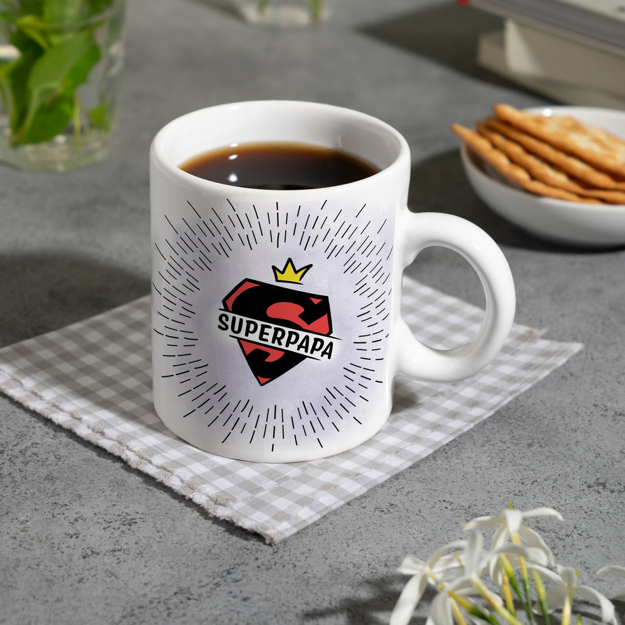 Superpapa Kaffeebecher mit Superheldensymbol