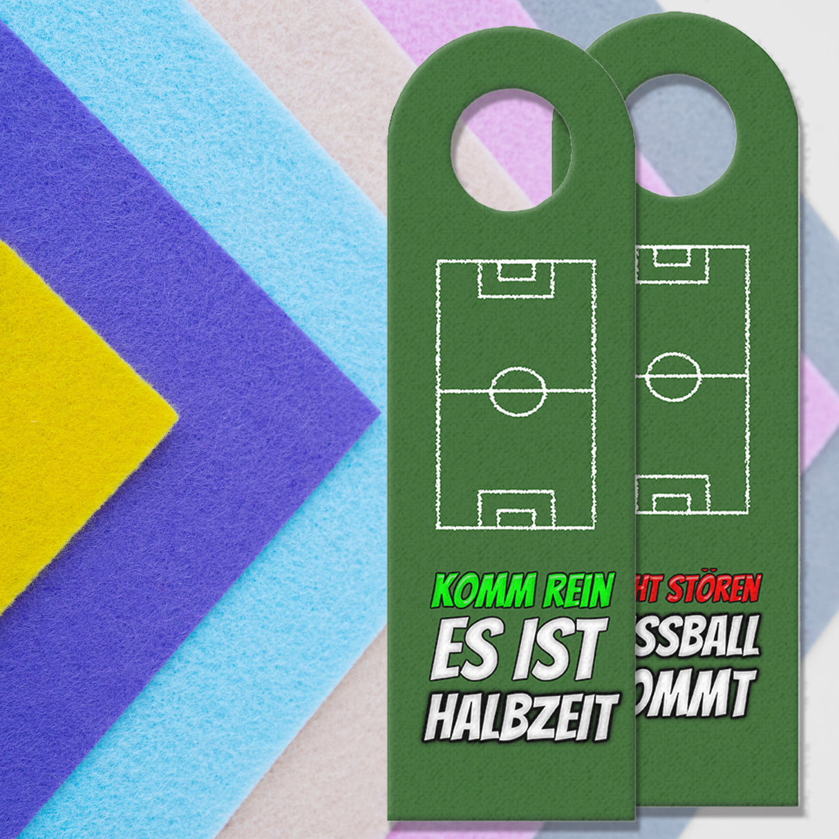 Türhänger in grasgrün mit Fußballfeld Nicht Stören - Komm rein es ist Halbzeit