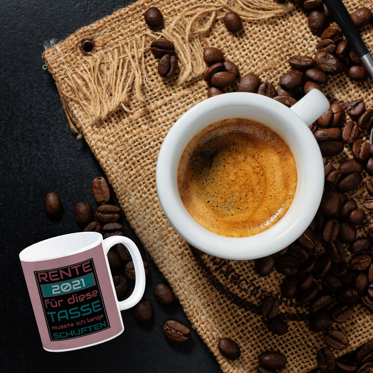 Rente Kaffeebecher - dafür musste ich lange arbeiten - Vintage Tasse bedruckt im retro Stil mit Rentner Spruch - spülmaschinenfest und mikrowellengeeignet bei 330ml Inhalt