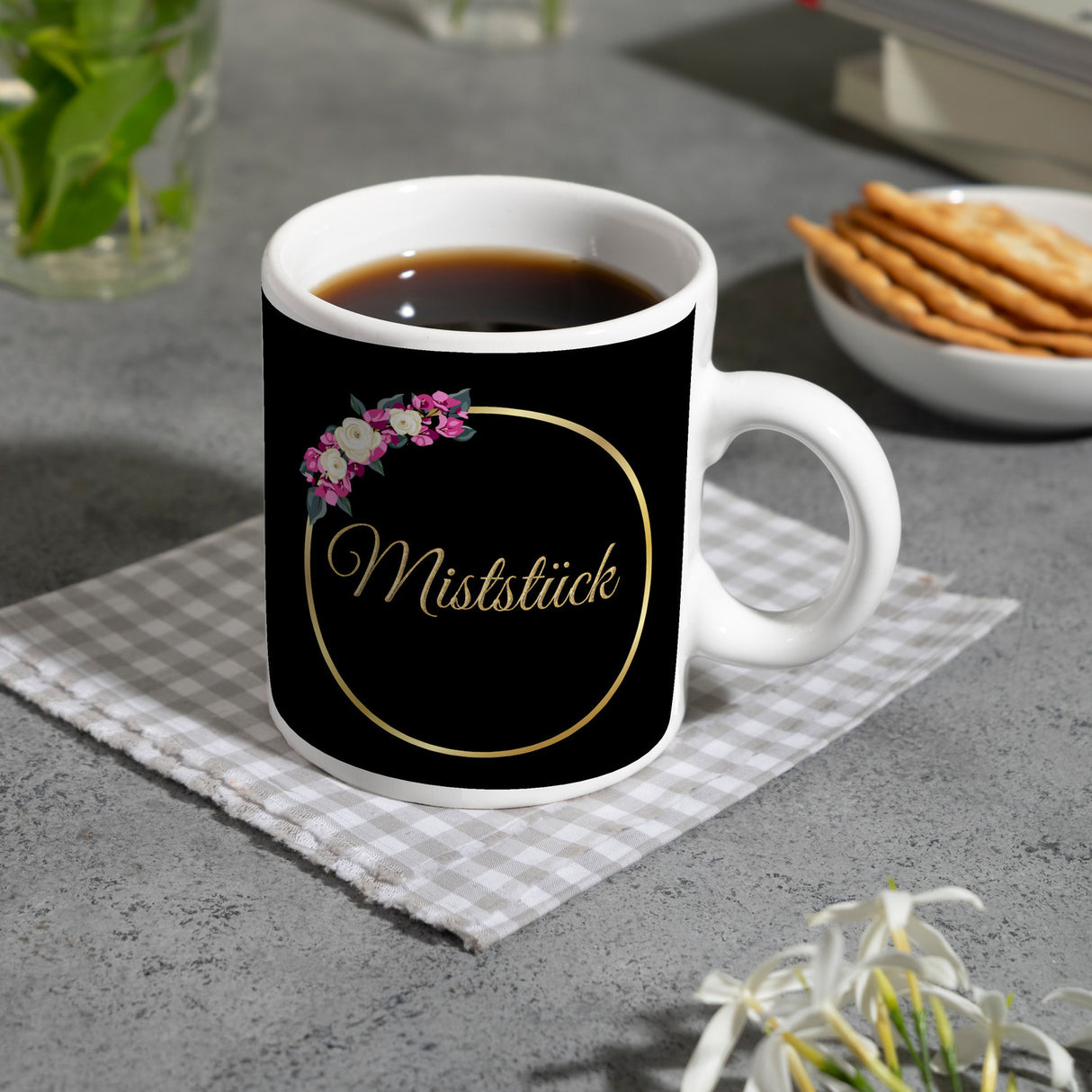 Kaffeebecher Miststück mit Goldrahmen und Blumen Schimpfwort-Tasse