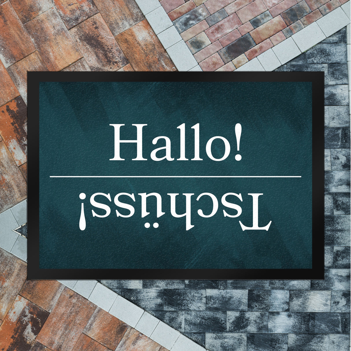 Hallo und Tschüss Fußmatte auf türkisfarbenem Hintergrund