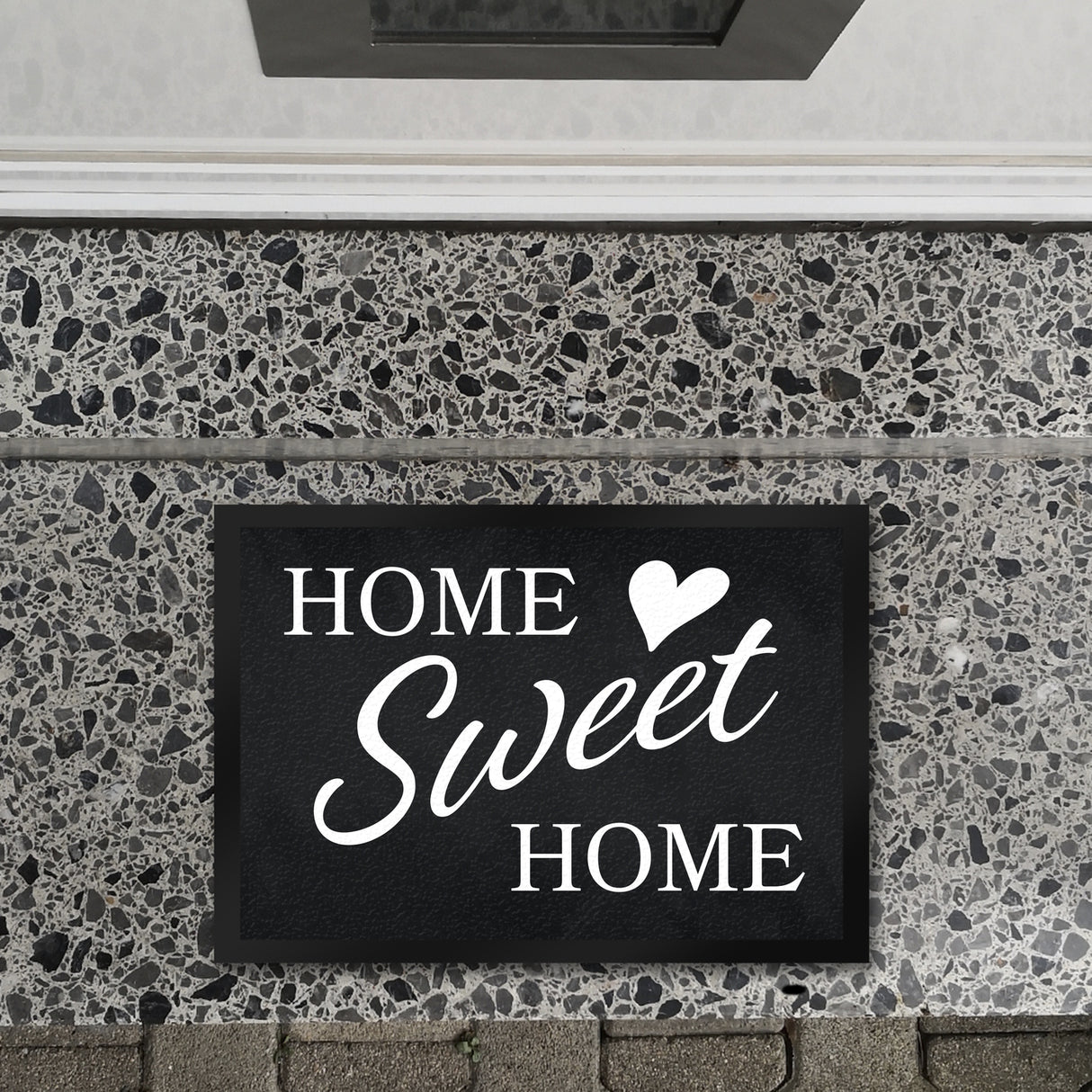 Home Sweet Home Fußmatte mit eleganter Aufschrift auf schwarzem Hintergrund