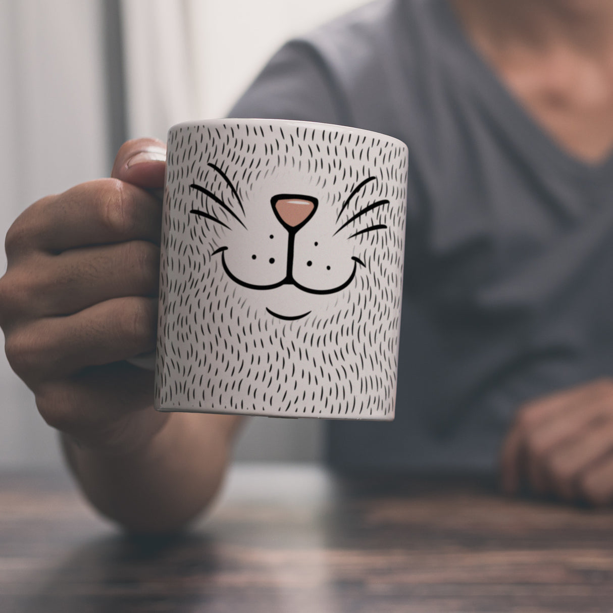 Katzengesicht Kaffeebecher mit süßem Lächeln einer Katze