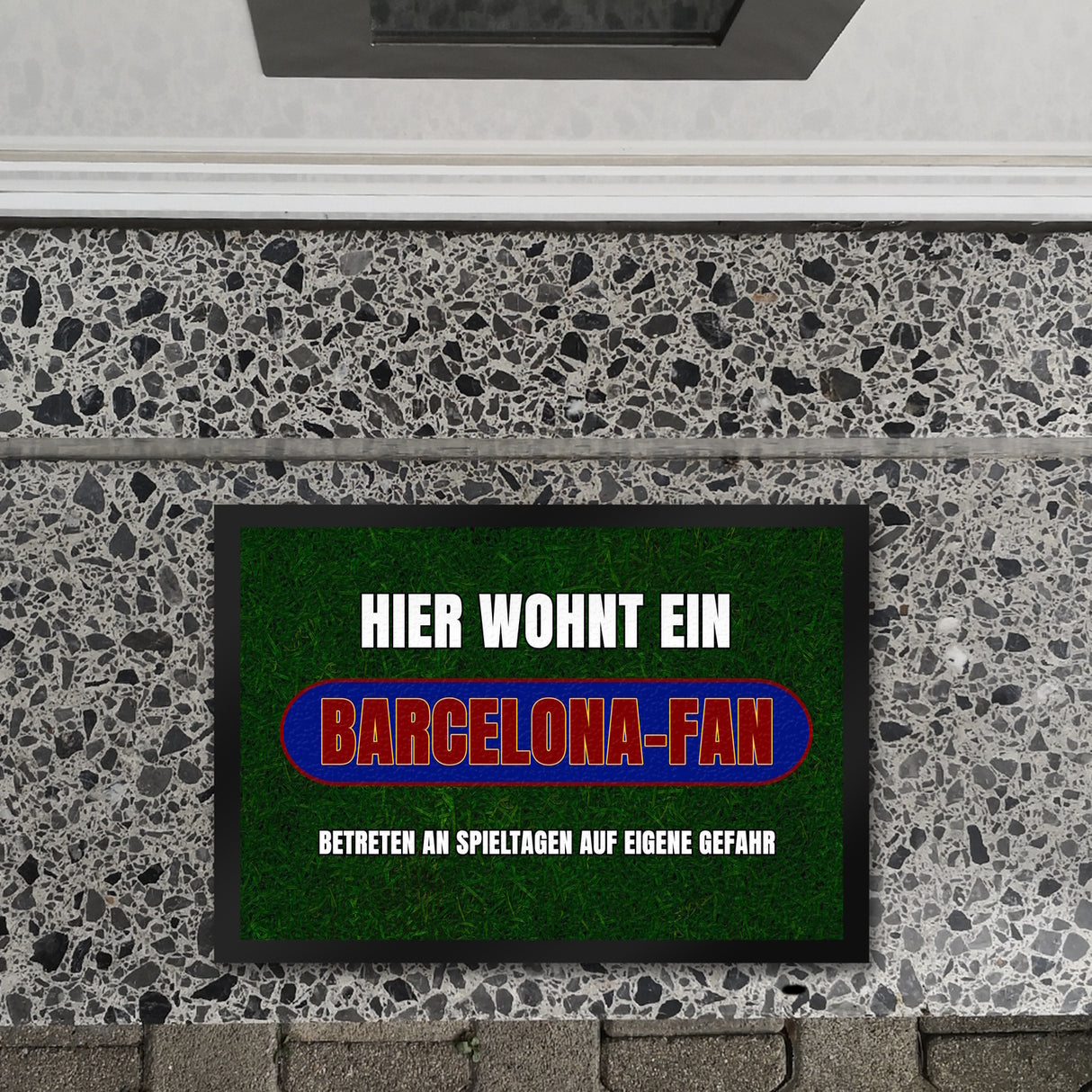 Hier wohnt ein Barcelona-Fan Fußmatte in 35x50 cm mit Rasenmotiv