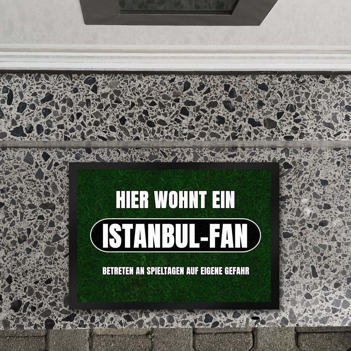 Hier wohnt ein Istanbul-Fan Fußmatte in 35x50 cm mit Rasenmotiv