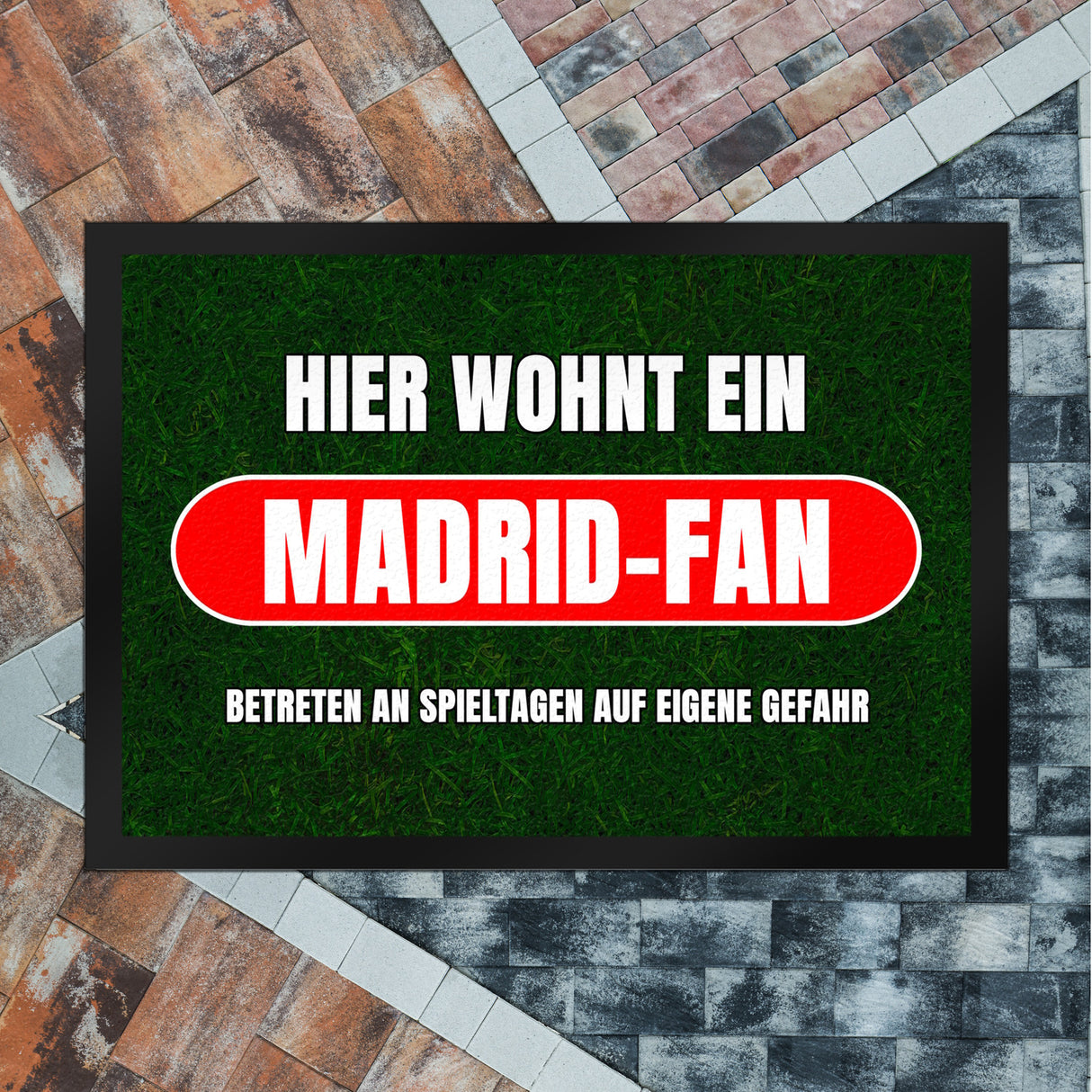 Hier wohnt ein Madrid-Fan Fußmatte in 35x50 cm mit Rasenmotiv