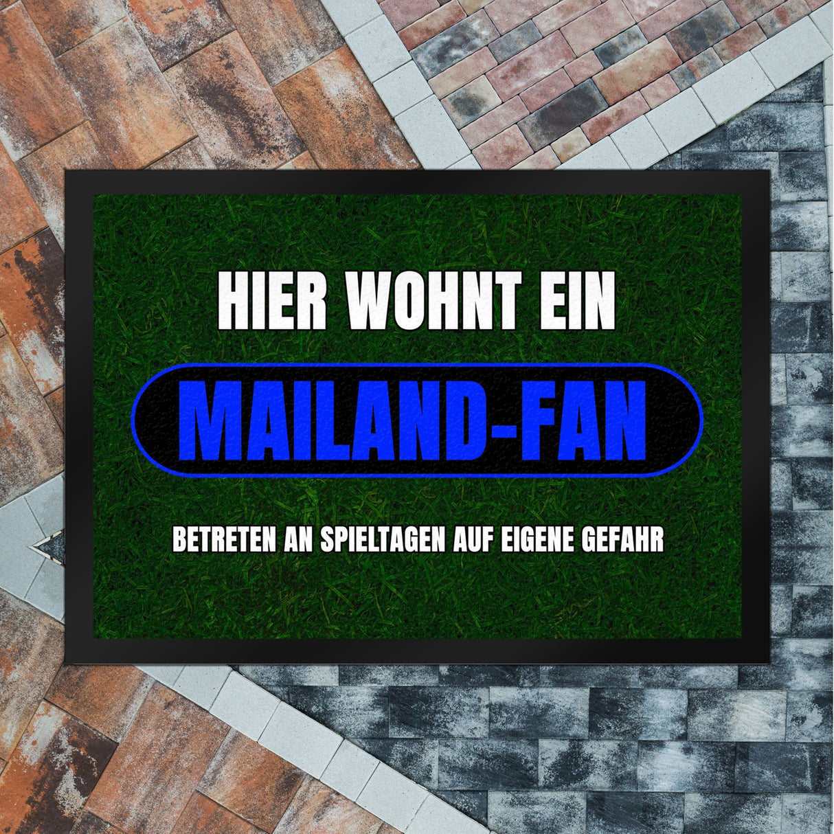 Hier wohnt ein Mailand-Fan Fußmatte in 35x50 cm mit Rasenmotiv