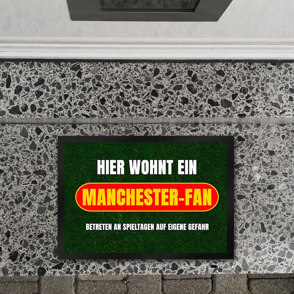 Hier wohnt ein Manchester-Fan Fußmatte in 35x50 cm mit Rasenmotiv