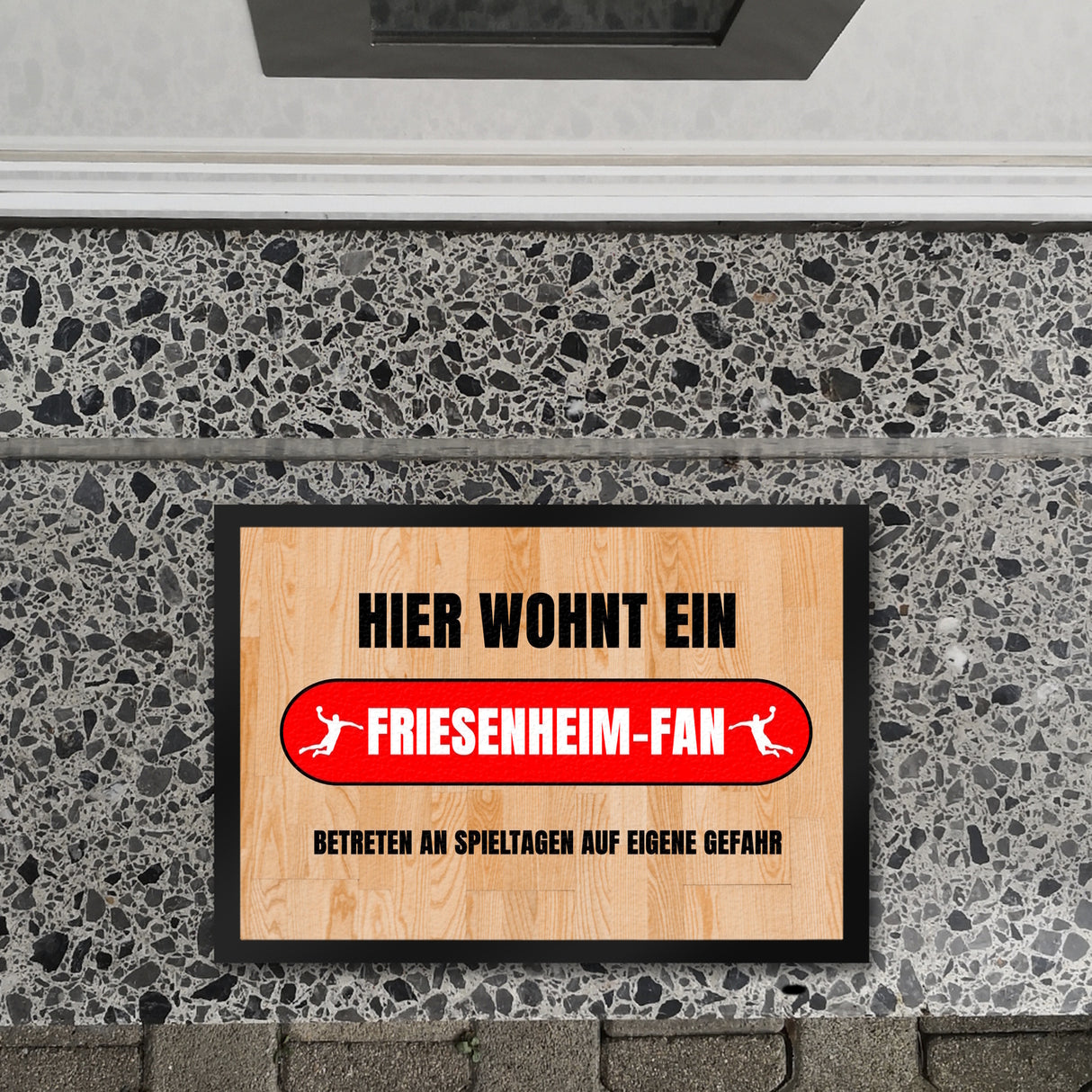 Hier wohnt ein Firesenheim-Fan Fußmatte in 35x50 cm mit Turnhallenboden Motiv