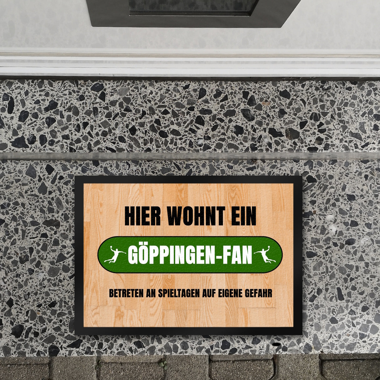 Hier wohnt ein Göppingen-Fan Fußmatte in 35x50 cm mit Turnhallenboden Motiv