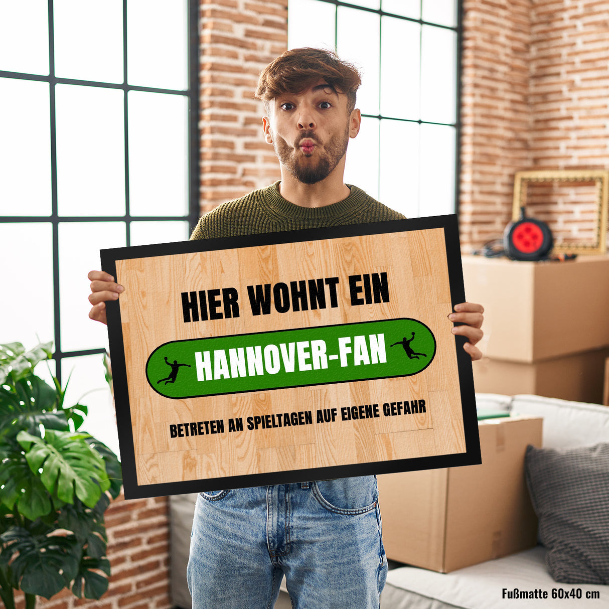Hier wohnt ein Hannover-Fan Fußmatte in 35x50 cm mit Turnhallenboden Motiv