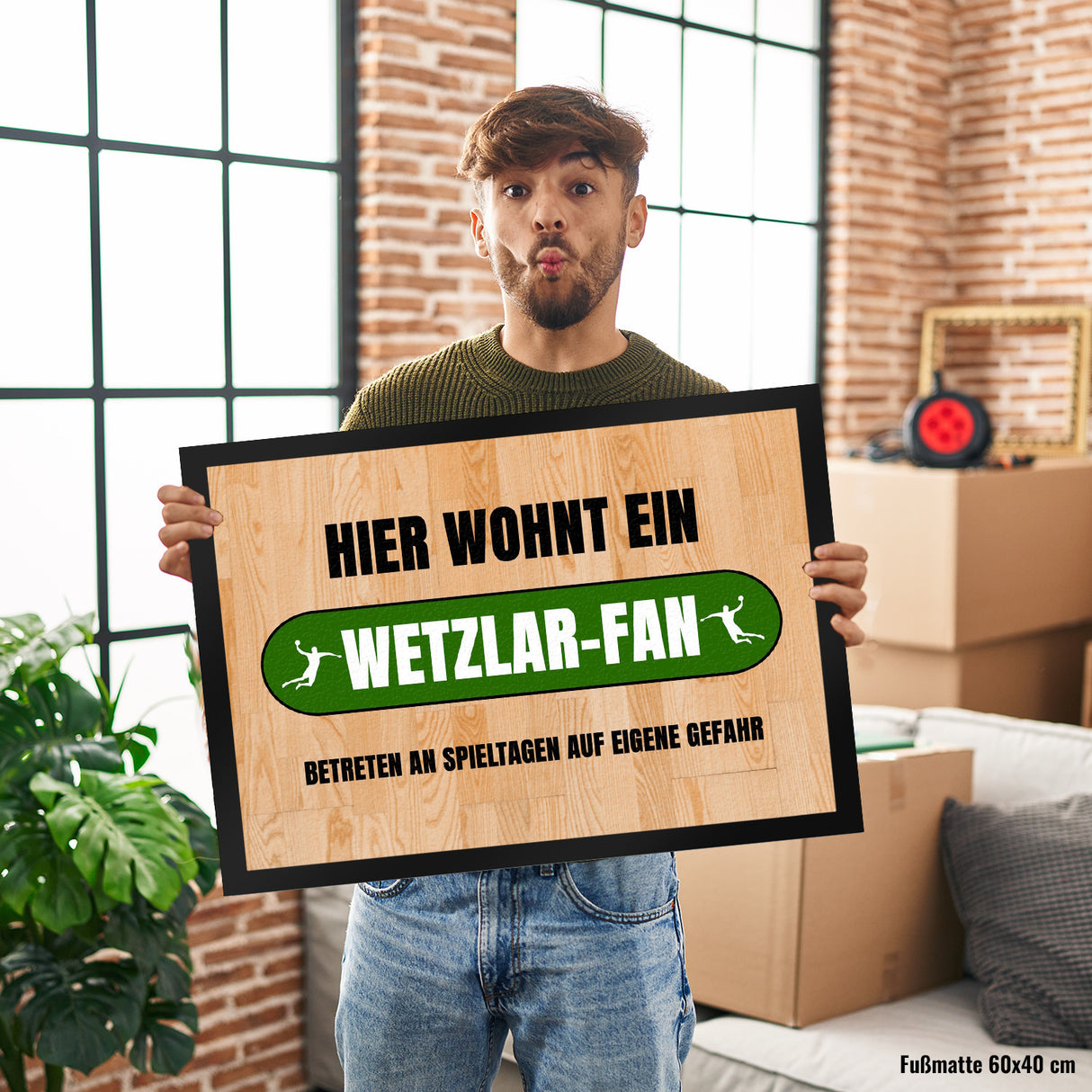 Hier wohnt ein Wetzlar-Fan Fußmatte in 35x50 cm mit Turnhallenboden Motiv